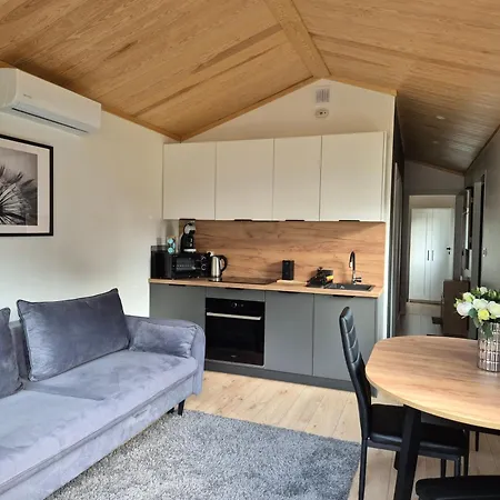 Na Skraju Lasu Bielinek Apartamento